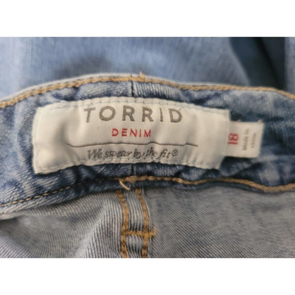 Torrid Boyfriend Distressed Jeans Womens Size 18 Light Wash Raw Hem Destroyed - Picture 8 of 10